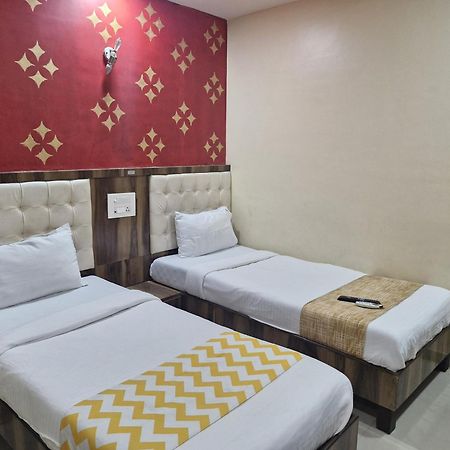 Hotel Crystal Park Near Nesco Exhibition Center Bombaj Zewnętrze zdjęcie