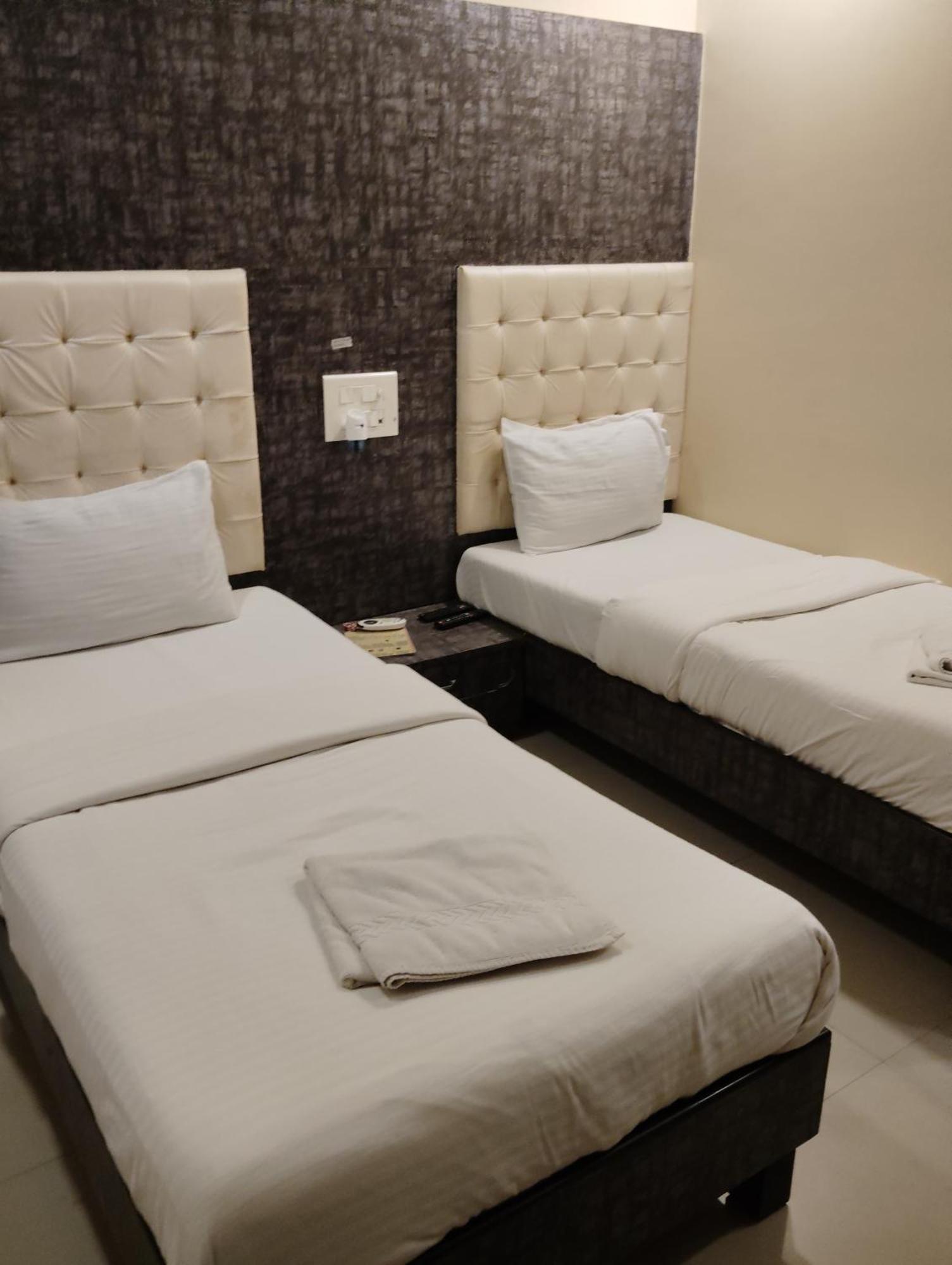 Hotel Crystal Park Near Nesco Exhibition Center Bombaj Zewnętrze zdjęcie