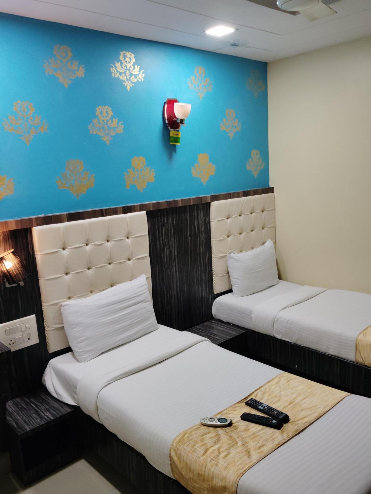 Hotel Crystal Park Near Nesco Exhibition Center Bombaj Zewnętrze zdjęcie