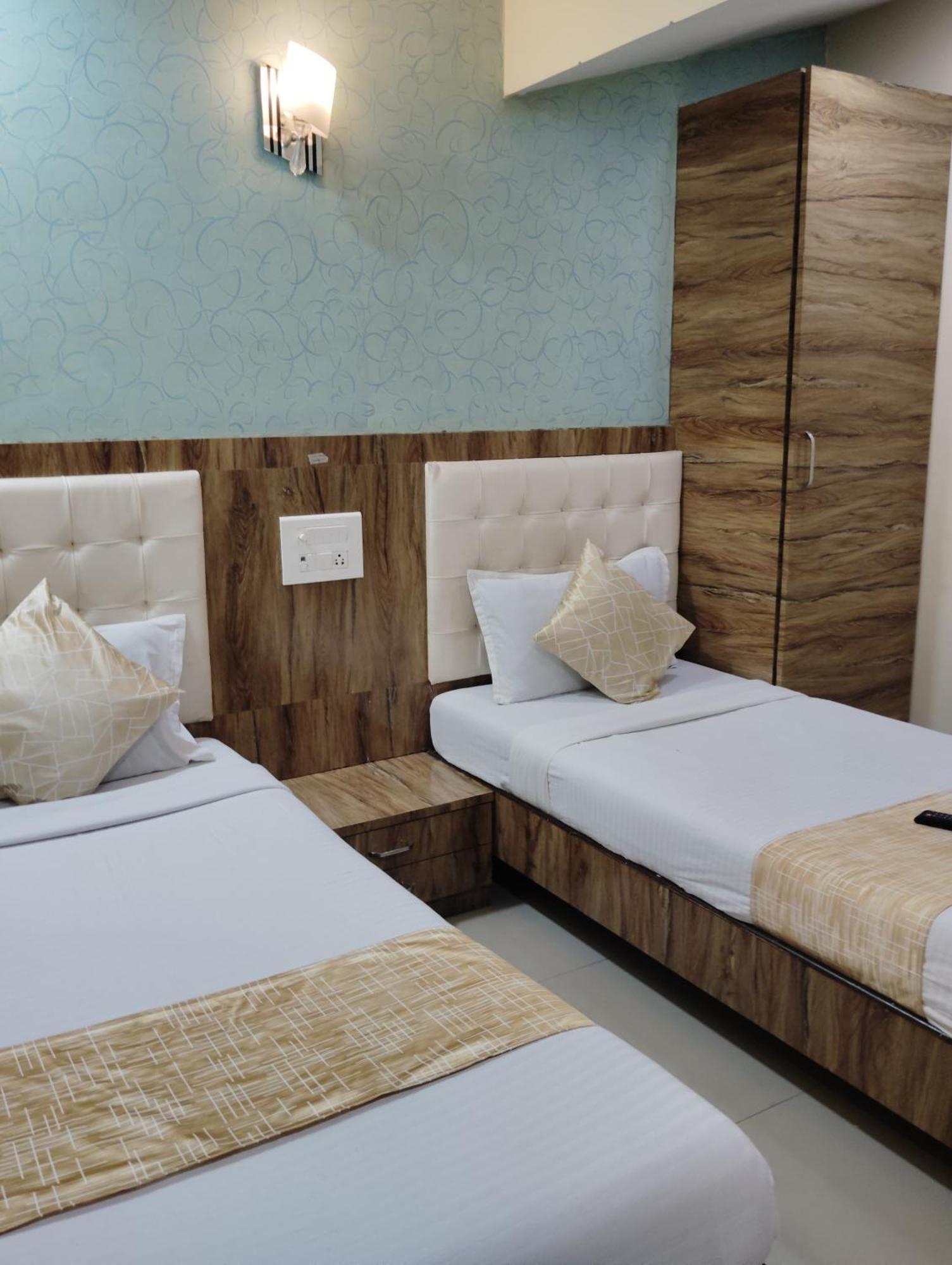 Hotel Crystal Park Near Nesco Exhibition Center Bombaj Zewnętrze zdjęcie