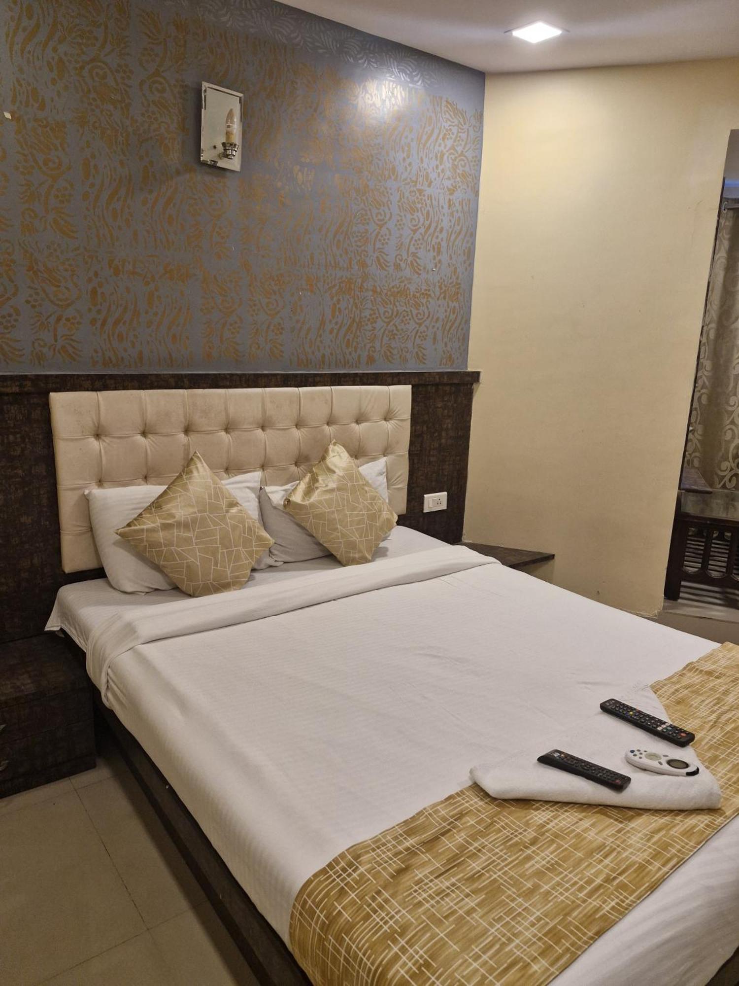 Hotel Crystal Park Near Nesco Exhibition Center Bombaj Zewnętrze zdjęcie