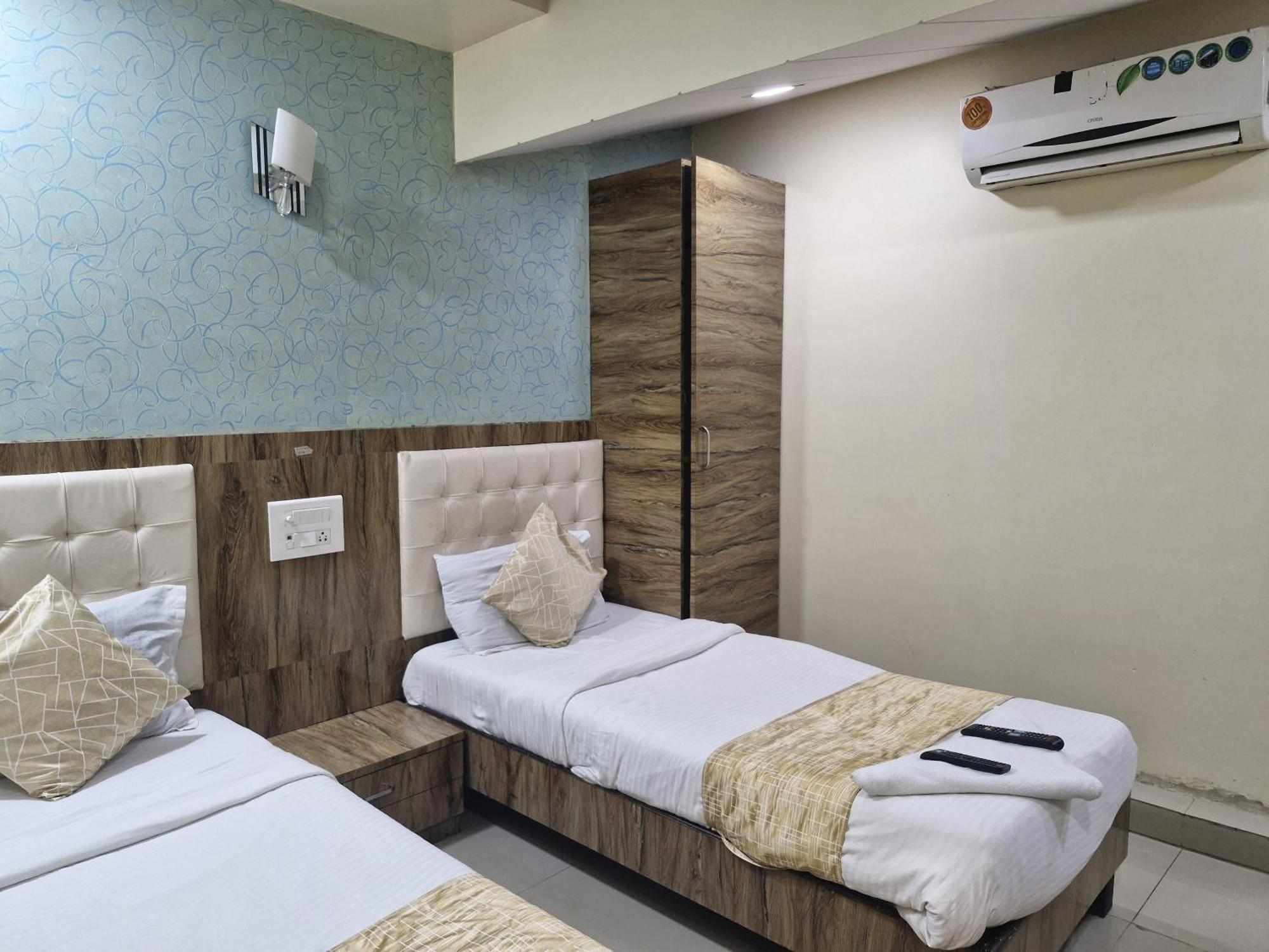 Hotel Crystal Park Near Nesco Exhibition Center Bombaj Zewnętrze zdjęcie