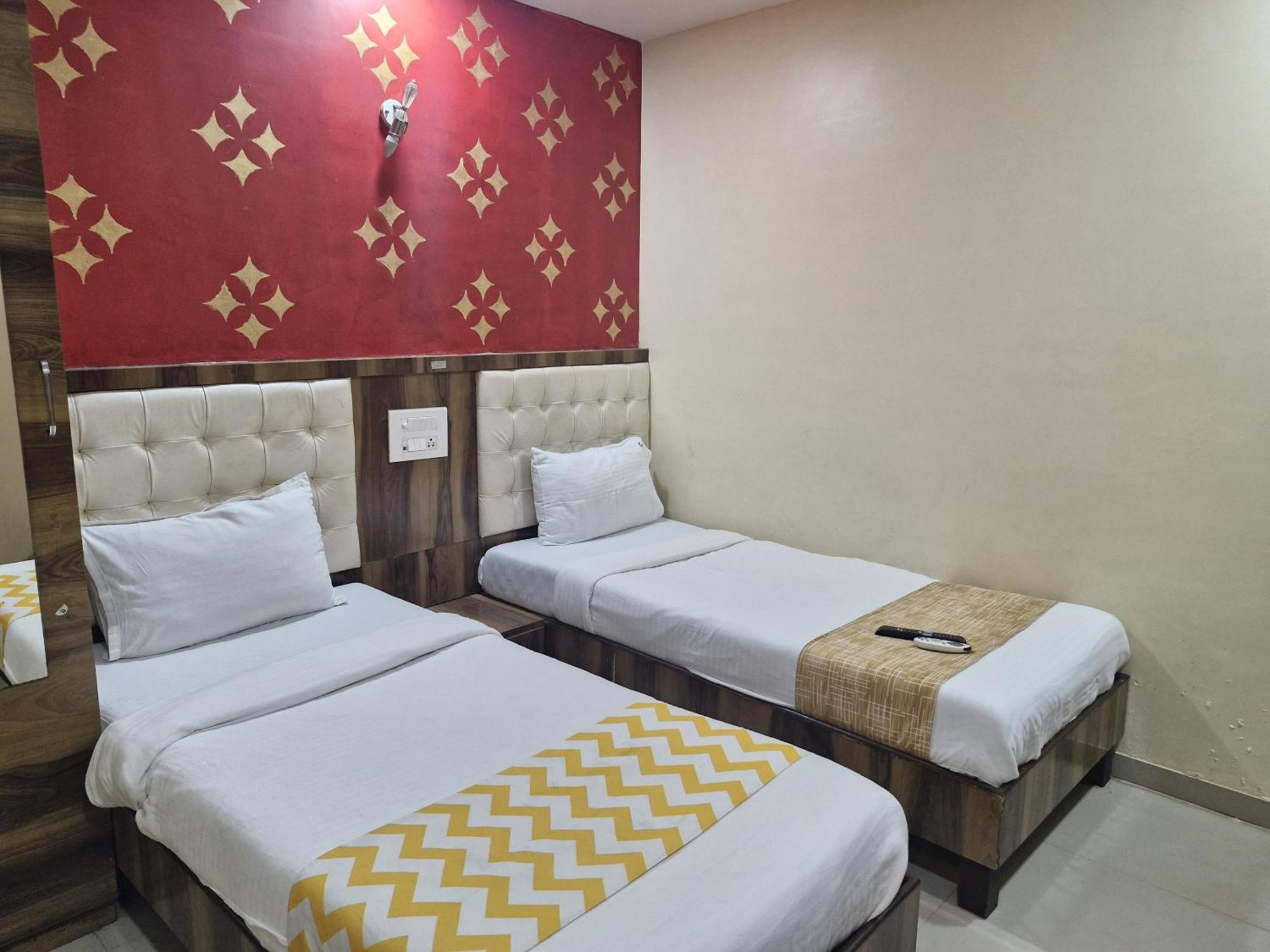 Hotel Crystal Park Near Nesco Exhibition Center Bombaj Zewnętrze zdjęcie
