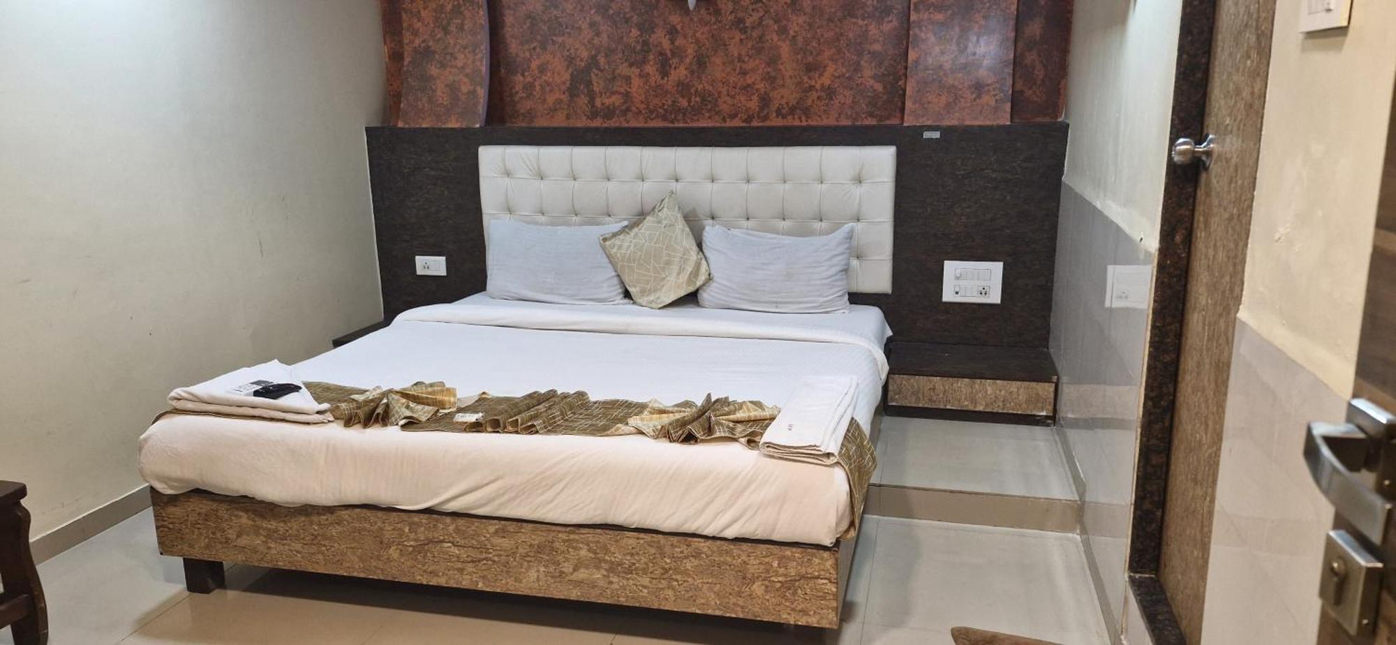 Hotel Crystal Park Near Nesco Exhibition Center Bombaj Zewnętrze zdjęcie